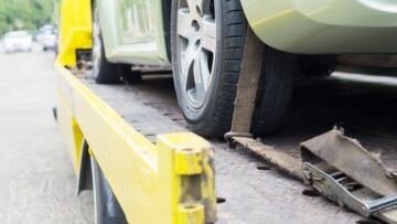 Wypadek na drodze wojewódzkiej nr 166: Kierowca busa zasnął za kierownicą