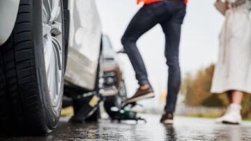 Zderzenie na drodze nr 166: Ford Mondeo i Volkswagen zderzyły się między Białogardem a Żelimuchą