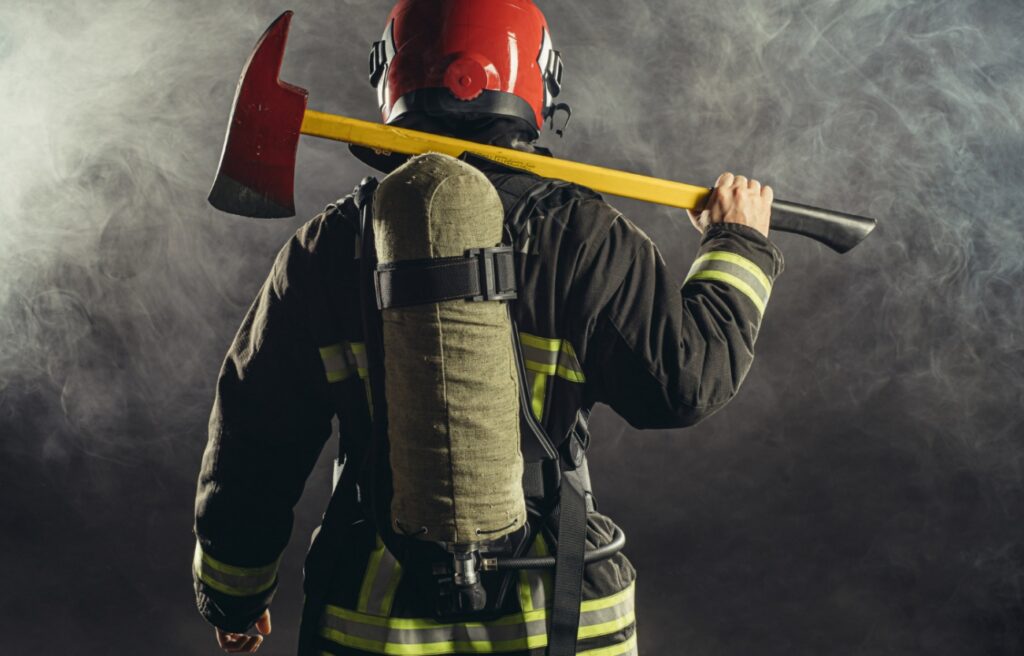 Akcja strażaków w Smęcinie: Pożar w budynku mieszkalnym opanowany