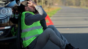 Niezauważony przez kierowcę trzyletni chłopiec potrącony na parkingu sklepowym w Białogardzie
