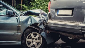 Straszny wypadek na ulicy Koszalińskiej w Karlinie. Dwie osoby doznają obrażeń