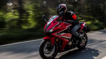 Niezwykle smutne wydarzenie na drodze powiatowej nieopodal Białogardu – śmiertelny wypadek motocyklisty