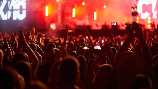 Białogard w rytmie tańca – sobotnia noc pełna radości i energii